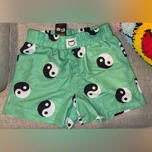 Woman’s Yin Yang Print Mint Green Shorts